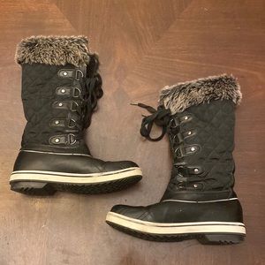 PRE LOVED ALEADER SNOW BOOTS